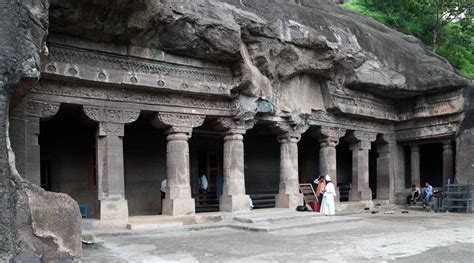  Ajanta Caves: Uma Sinfonia em Pedra de Devoção e Narrativas Mitológicas!