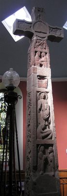 O Crucifixo Ruthwell - Uma fusão de simbolismo cristão e arte Anglo-Saxônica primitiva!